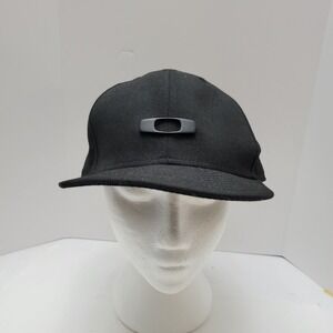 Vintage Oakley Snapback Hat New Era Black Metallic‎ Logo Cap One Size Fits Most